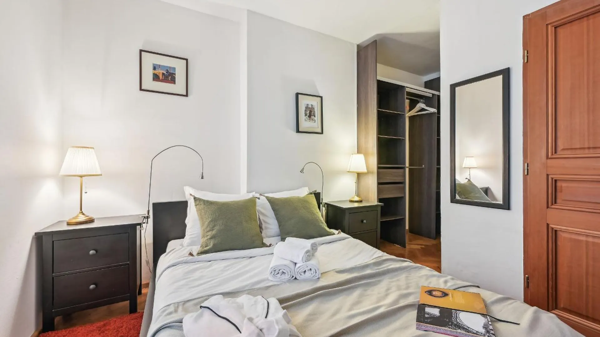 Appartamento Eiffel Tower & Hotel Des Invalides - 1Br - Cityapartmentstay Parigi